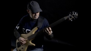 Gary Willis playing fretless bass guitar